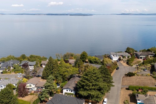 1601 Mileva Lane, Saanich, BC 