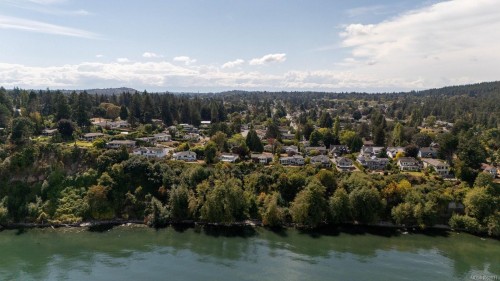 1601 Mileva Lane, Saanich, BC 