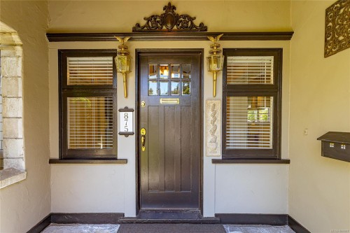 875 Richmond Ave, Victoria, BC 