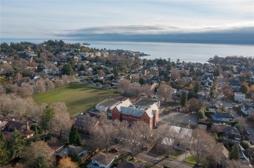 875 Richmond Ave, Victoria, BC 
