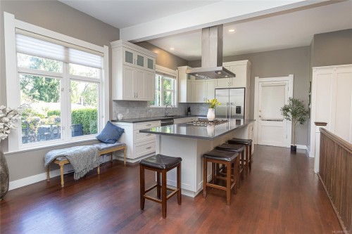 875 Richmond Ave, Victoria, BC 