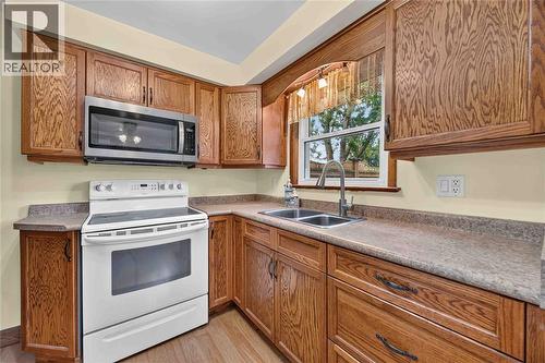 298 Elsfield Crescent, Sarnia, ON 