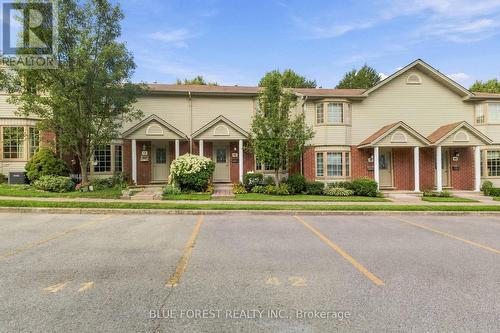 42 - 70 CHAPMAN COURT , London North (North I), Ontario N6G 4Z4 2