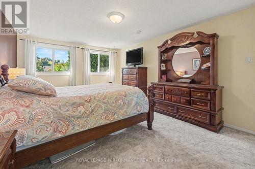 6284 Sundown Crescent, Ottawa, ON 