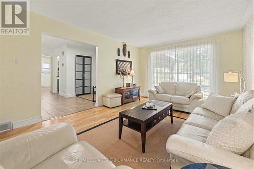 6284 Sundown Crescent, Ottawa, ON 