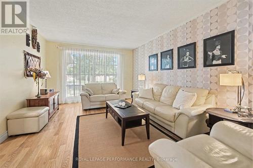 6284 Sundown Crescent, Ottawa, ON 