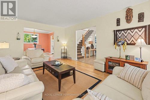 6284 Sundown Crescent, Ottawa, ON 