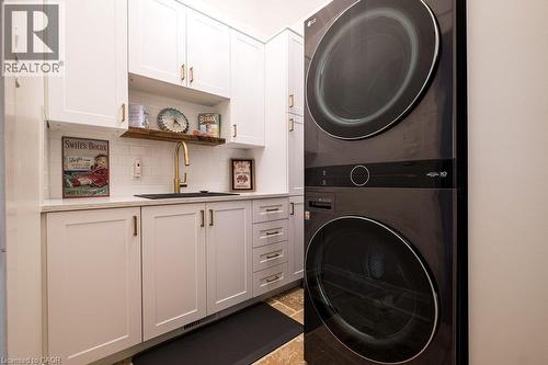 381 Woodworth Court, Ancaster, ON 