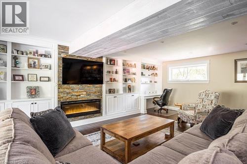 381 Woodworth Court, Ancaster, ON 