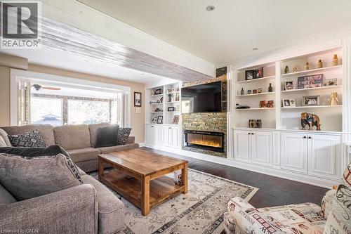 381 Woodworth Court, Ancaster, ON 