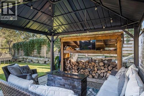 381 Woodworth Court, Ancaster, ON 