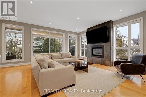 376C WILMONT AVENUE , Ottawa, Ontario K2A 0B1 5