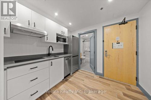 618 - 161 LAURIER AVENUE W , Ottawa, Ontario K1P 5J2 5
