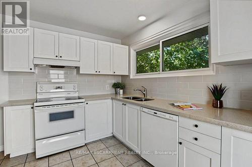 15 Carwyn Crescent, Hamilton, ON 