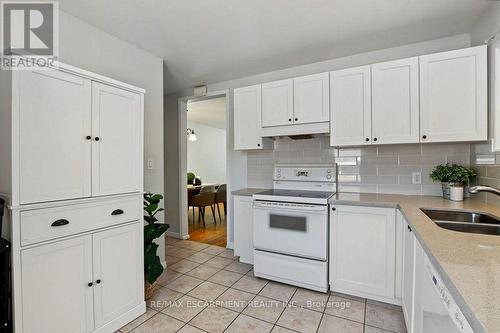 15 Carwyn Crescent, Hamilton, ON 