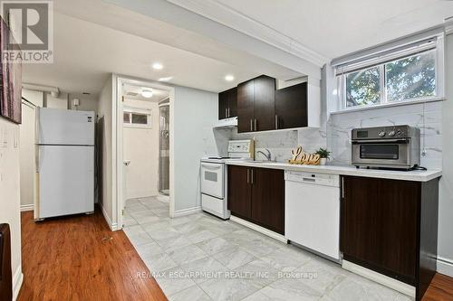 15 Carwyn Crescent, Hamilton, ON 