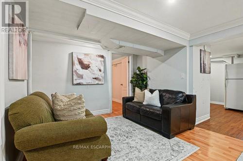 15 Carwyn Crescent, Hamilton, ON 