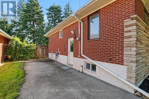 15 Carwyn Crescent, Hamilton, ON 