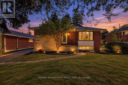 15 Carwyn Crescent, Hamilton, ON 