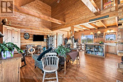 Open concept living space - 939 Kelly Road, Prince Edward County (Athol Ward), ON 