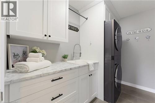 21 Irongate Drive, Paris, ON 