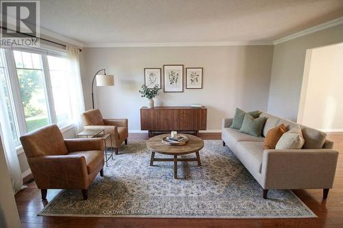 Living Room - 11 Ramsden Crescent, East Gwillimbury, ON 