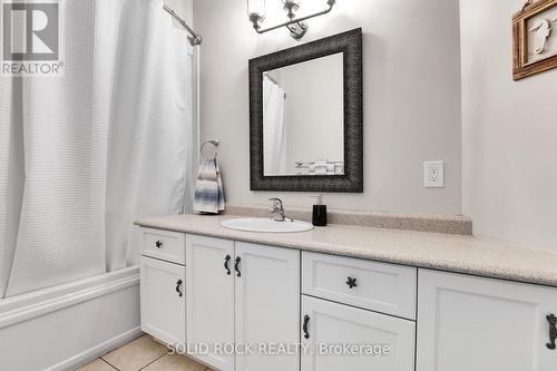 Main Bathroom - 7040 Donwel Drive, Ottawa, ON 