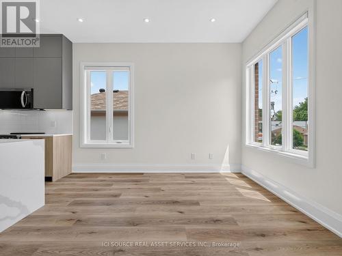 UNIT 2 - 28 NORCROSS ROAD , Toronto, Ontario M3H 2R4 5