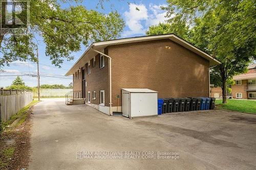 4 - 2344 QUEENSWAY DRIVE , Burlington, Ontario L7R 3T3 4