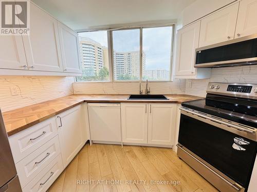 Kitchen - 701 - 3700 Kaneff Crescent, Mississauga, ON 