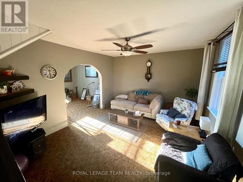 30 Gould Street, Whitewater Region, ON 