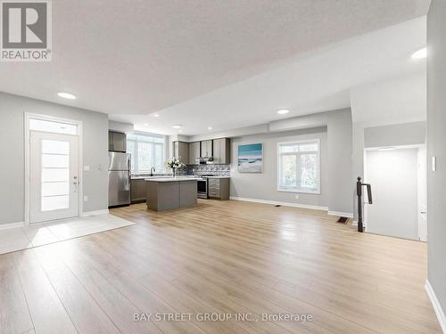 2 Longshore Way, Whitby, ON 