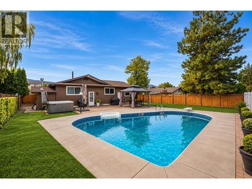 384 Arrowstone Drive, Kamloops, BC 