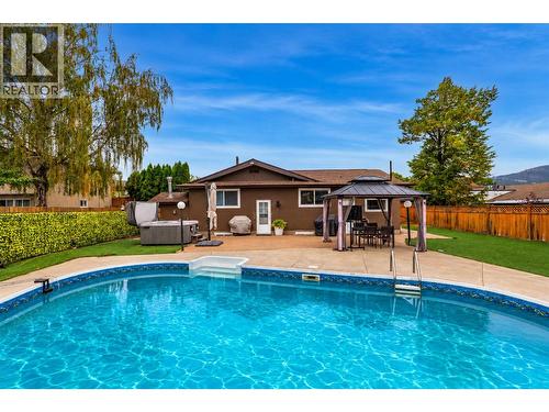 384 Arrowstone Drive, Kamloops, BC 