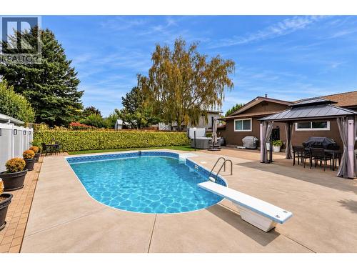 384 Arrowstone Drive, Kamloops, BC 