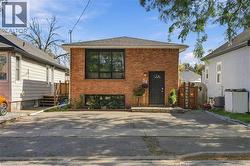 34 GRANTHAM Avenue S St. Catharines, ON L2P 3B4