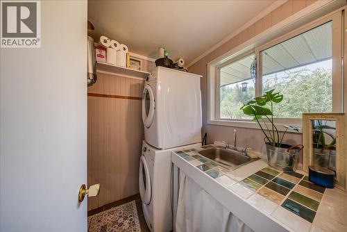 Laundry on main - 2396 Nault Road, Pass Creek, BC 