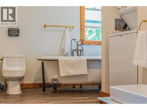 2396 Nault Road, Pass Creek, BC 