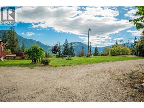 2396 Nault Road, Pass Creek, BC 
