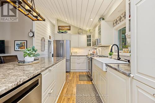 Stainless appliances, Abundance of cupboards - 168B Isabella Lake Road, Seguin, ON 