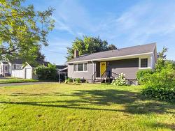 16 Bowser Avenue  Woodlawn, NS B2W 1M1