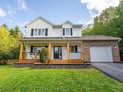 90 Ingram Drive  Fall River, NS B2T 1A4