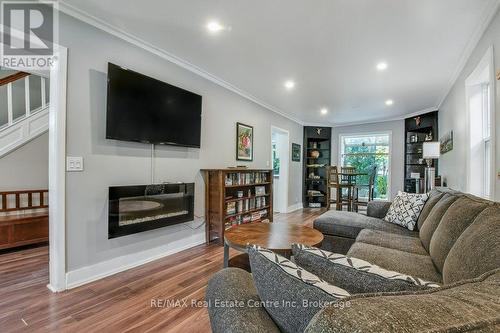 207 Waterloo Avenue, Guelph (Junction/Onward Willow), ON 