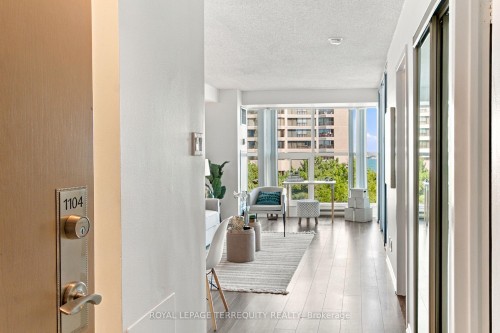 1104-99 Harbour Square, Toronto, ON 