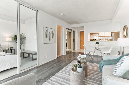 1104-99 Harbour Square, Toronto, ON 