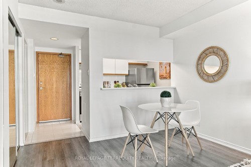 1104-99 Harbour Square, Toronto, ON 