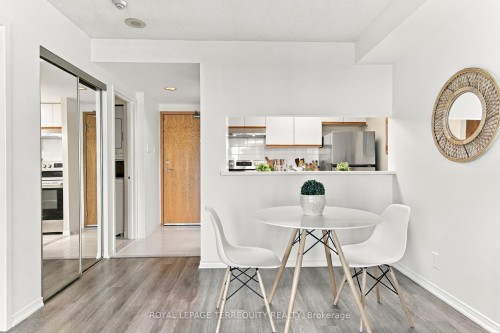 1104-99 Harbour Square, Toronto, ON 