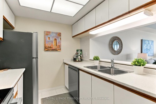 1104-99 Harbour Square, Toronto, ON 