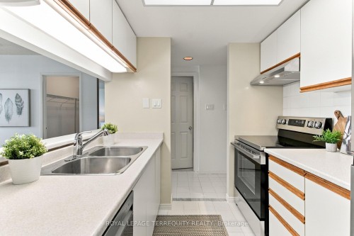 1104-99 Harbour Square, Toronto, ON 