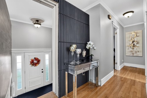 Corridor - 405 Rue Champlain, Salaberry-De-Valleyfield, QC 